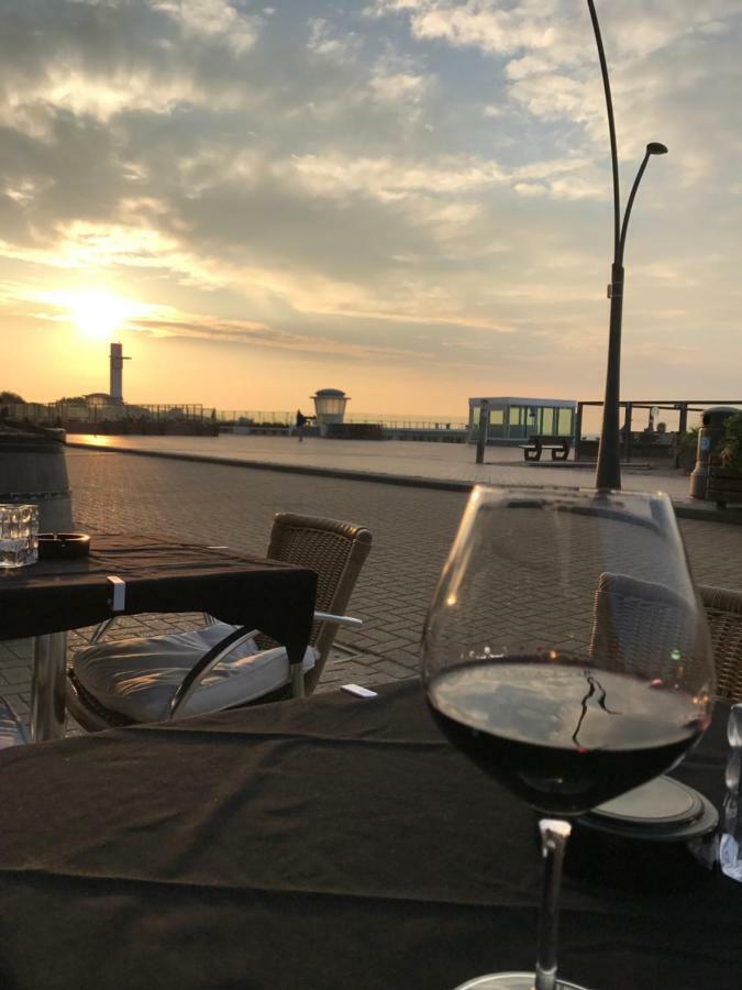 Zeedijk Oostduinkerke Frontaal Zeezicht - Volledig Gerenoveerd 2022! Apartment Bagian luar foto